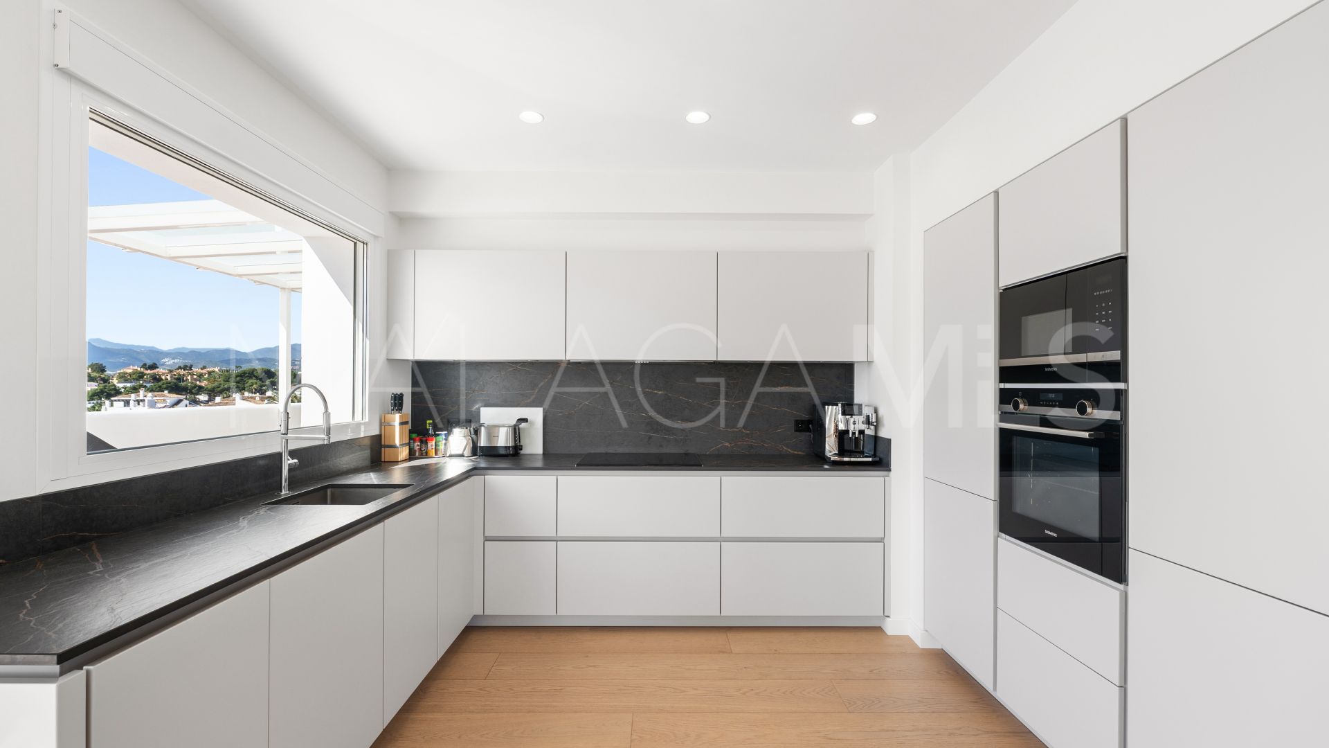 Wohnung for sale in Royal Gardens