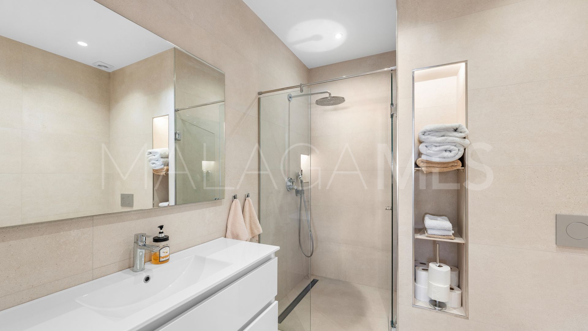 Wohnung for sale in Royal Gardens