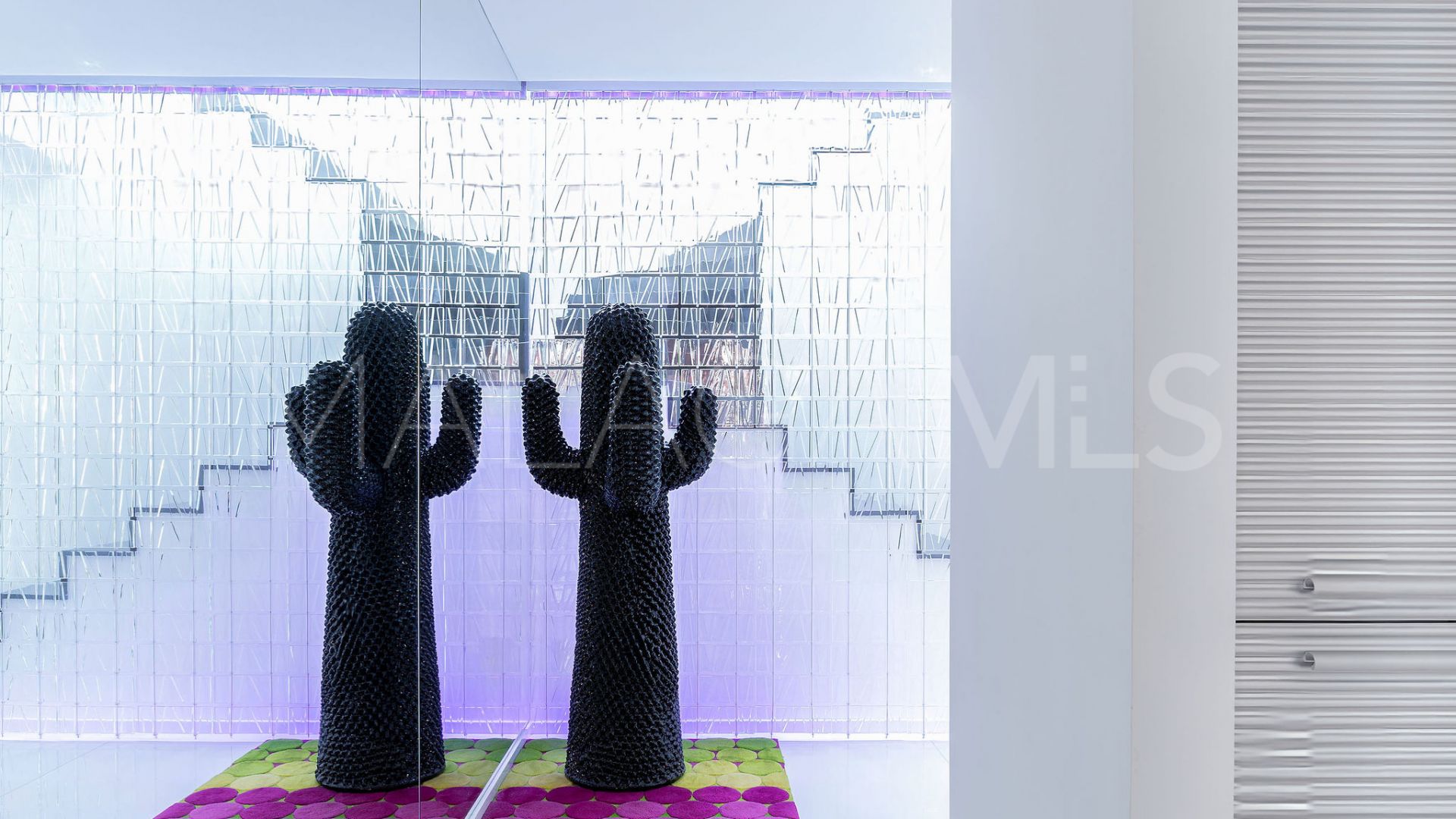 Duplex penthouse with 3 bedrooms for sale in Marbella Golden Mile