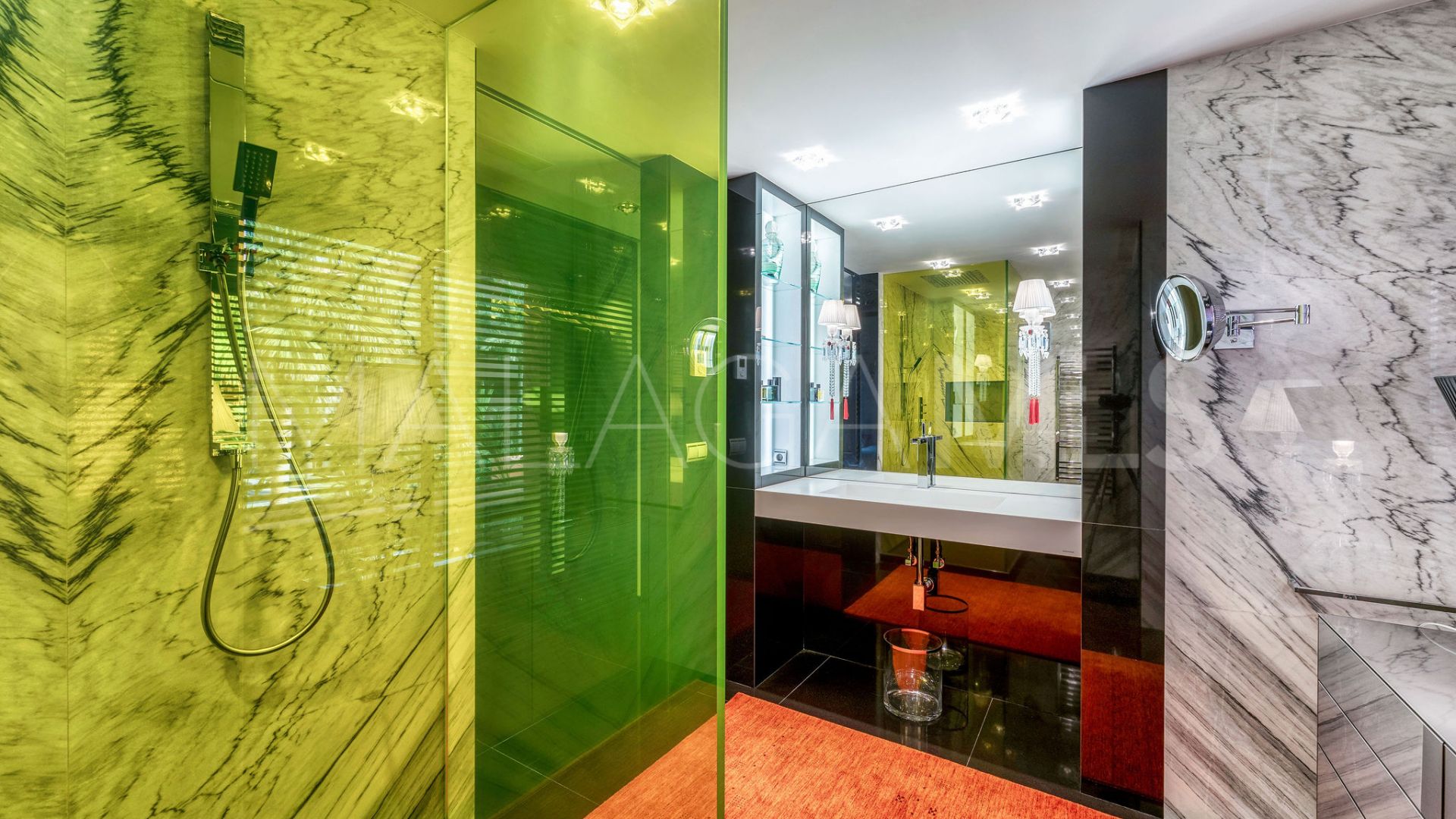 Duplex penthouse with 3 bedrooms for sale in Marbella Golden Mile