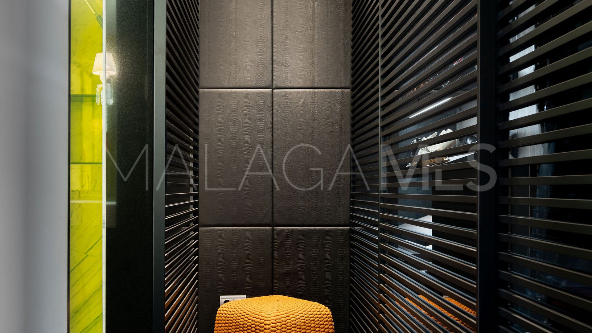 Duplex penthouse with 3 bedrooms for sale in Marbella Golden Mile