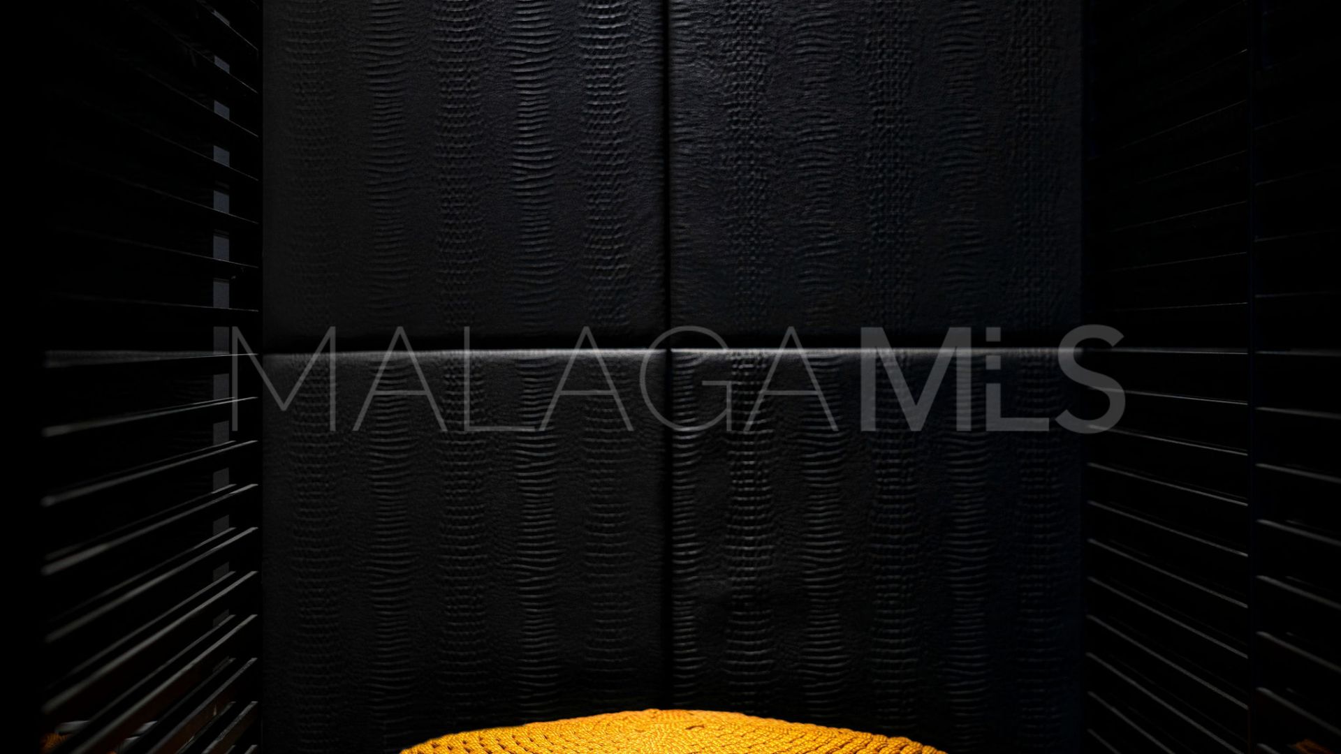 Duplex penthouse with 3 bedrooms for sale in Marbella Golden Mile