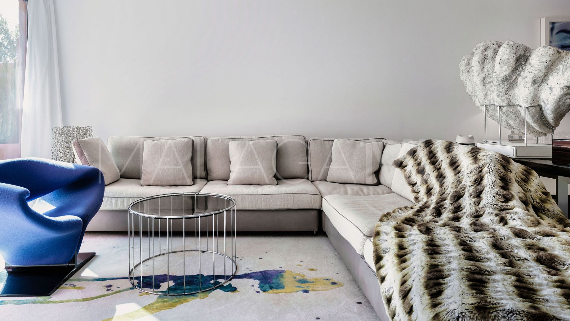 Duplex penthouse with 3 bedrooms for sale in Marbella Golden Mile