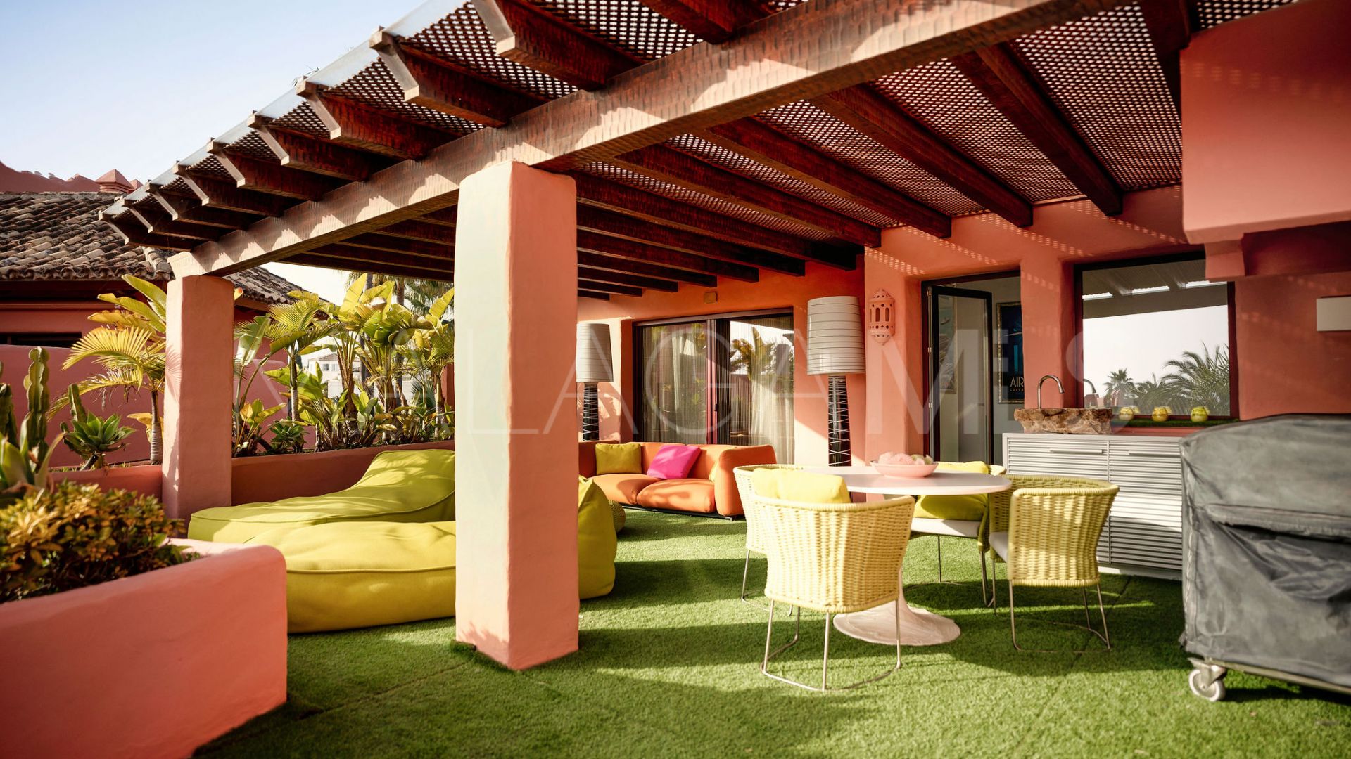 Duplex penthouse with 3 bedrooms for sale in Marbella Golden Mile