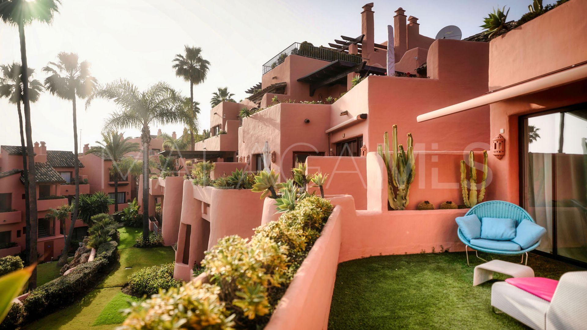 Duplex penthouse with 3 bedrooms for sale in Marbella Golden Mile