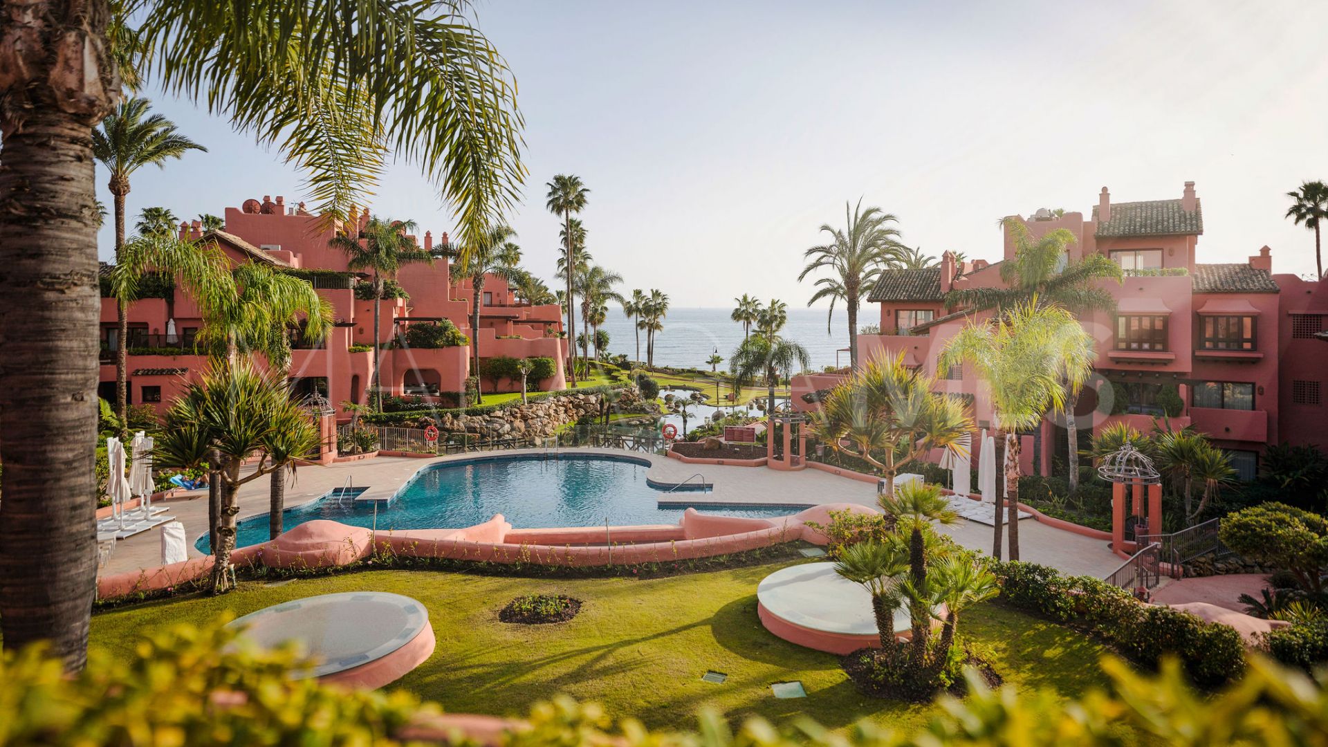 Duplex penthouse with 3 bedrooms for sale in Marbella Golden Mile