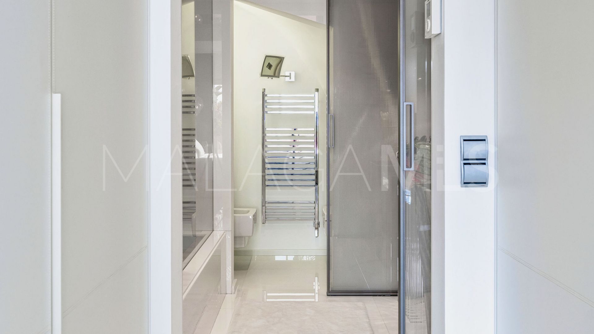 Duplex penthouse with 3 bedrooms for sale in Marbella Golden Mile