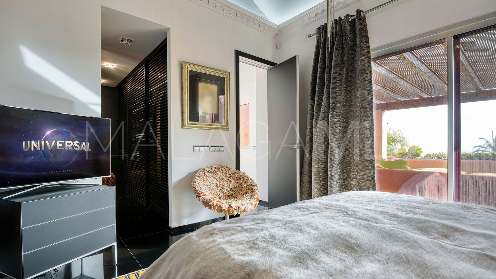 Duplex penthouse with 3 bedrooms for sale in Marbella Golden Mile