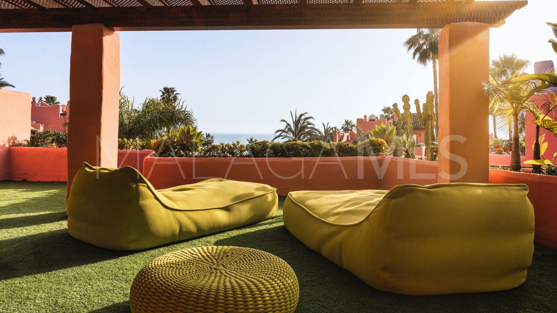 Duplex penthouse with 3 bedrooms for sale in Marbella Golden Mile