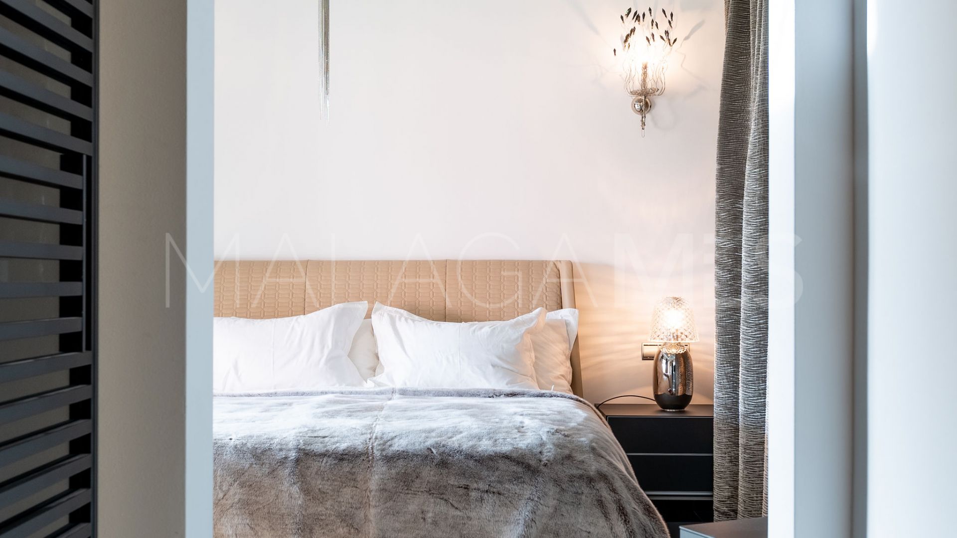 Duplex penthouse with 3 bedrooms for sale in Marbella Golden Mile