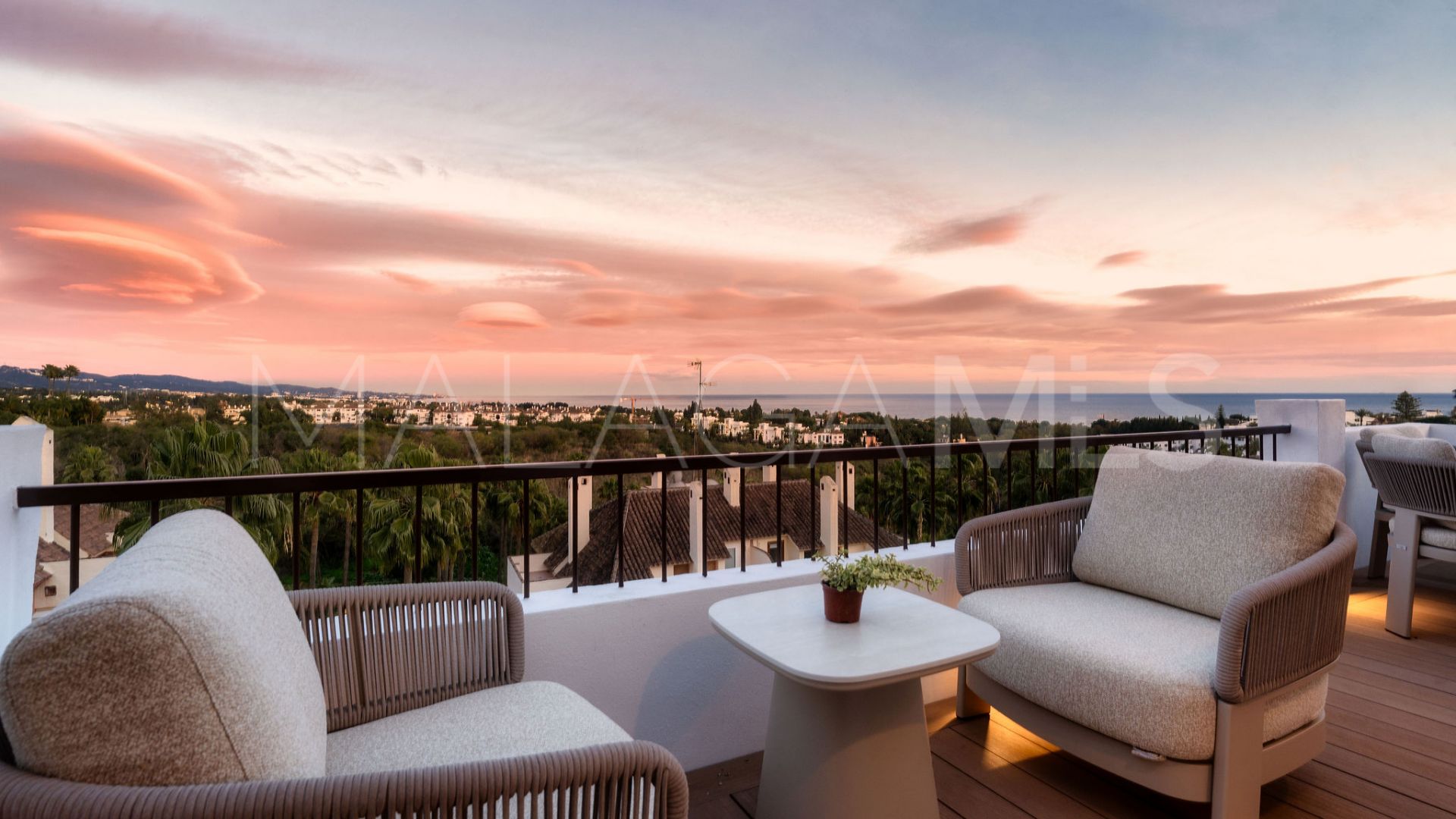 Zweistöckiges penthouse for sale in Coto Real