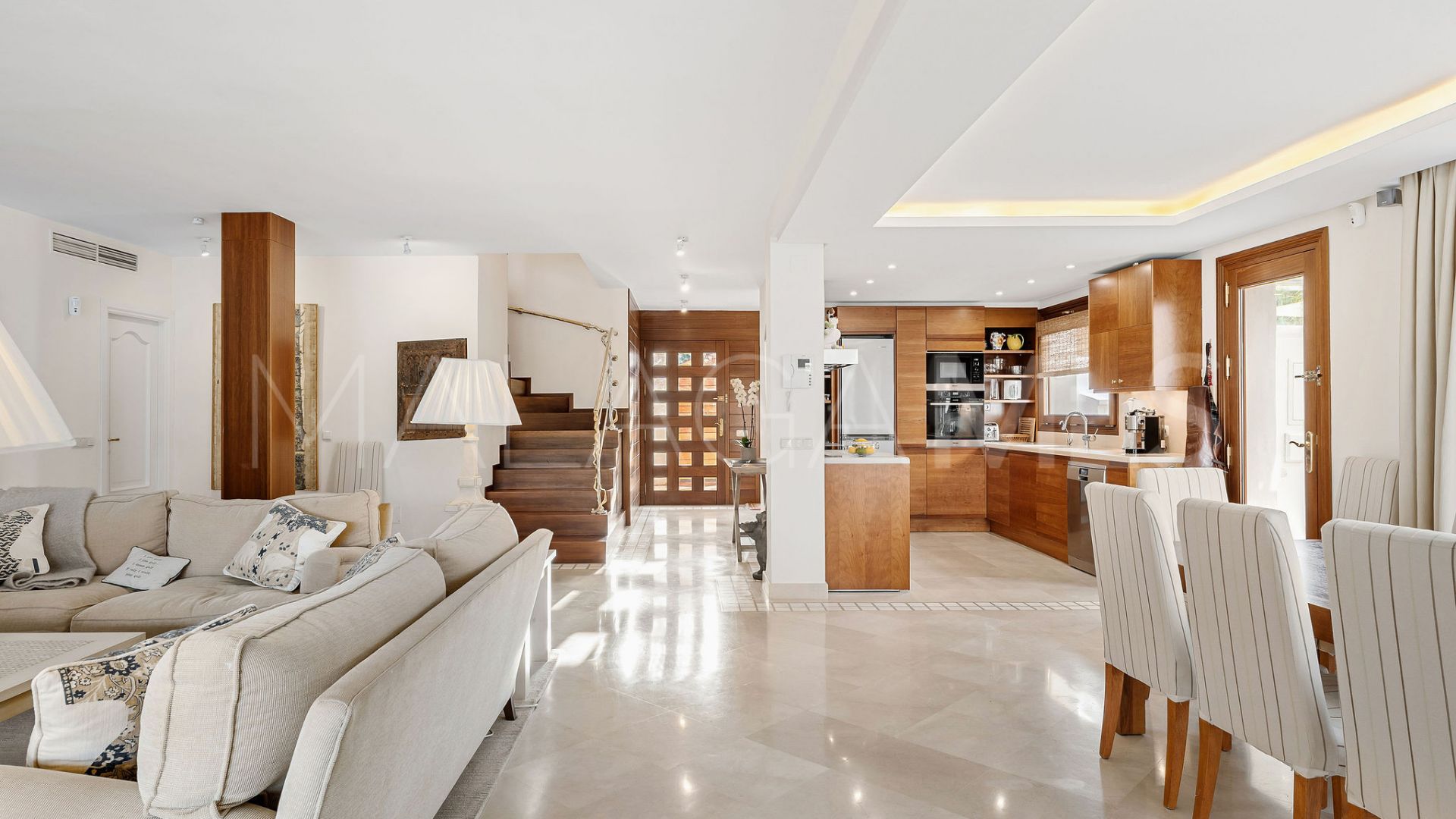 Villa for sale in Las Brisas