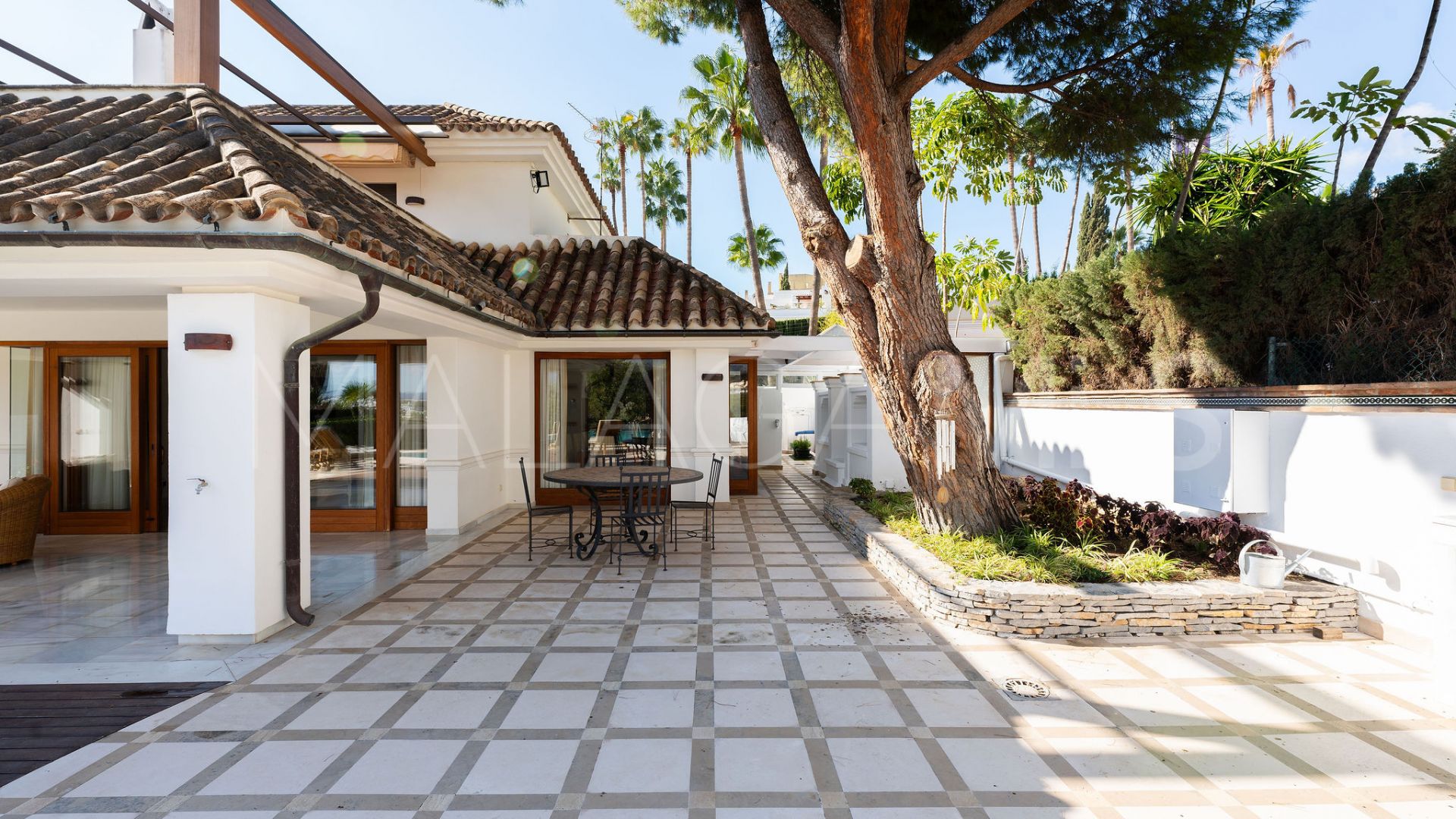 Villa for sale in Las Brisas