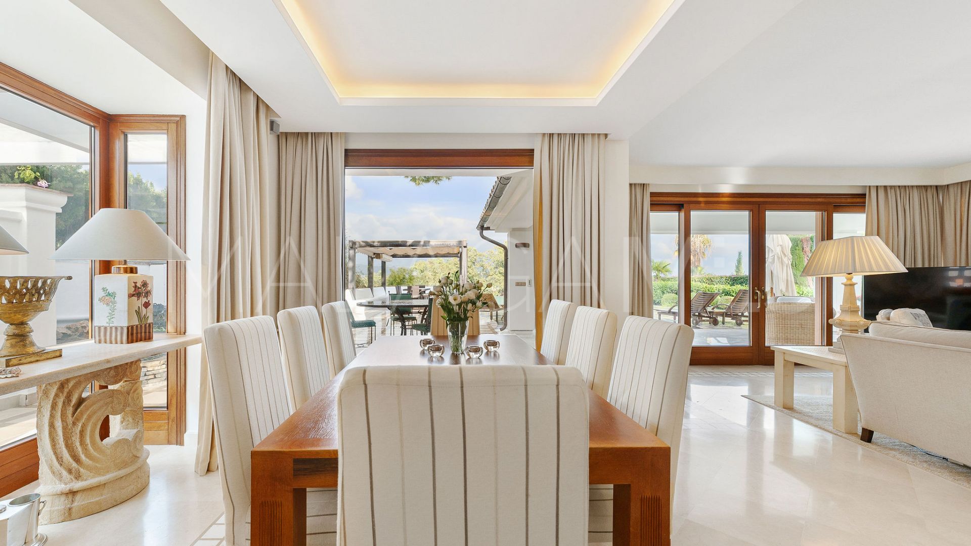Villa for sale in Las Brisas