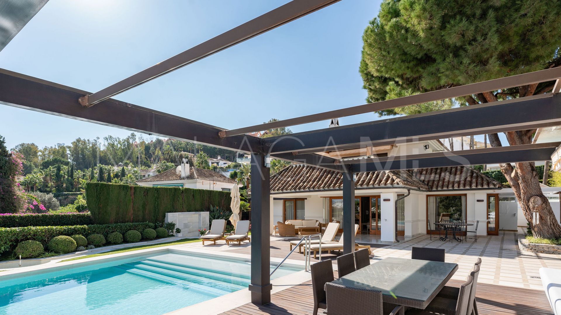 Villa for sale in Las Brisas