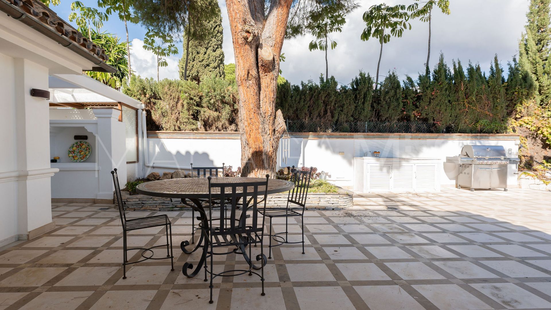 Villa for sale in Las Brisas