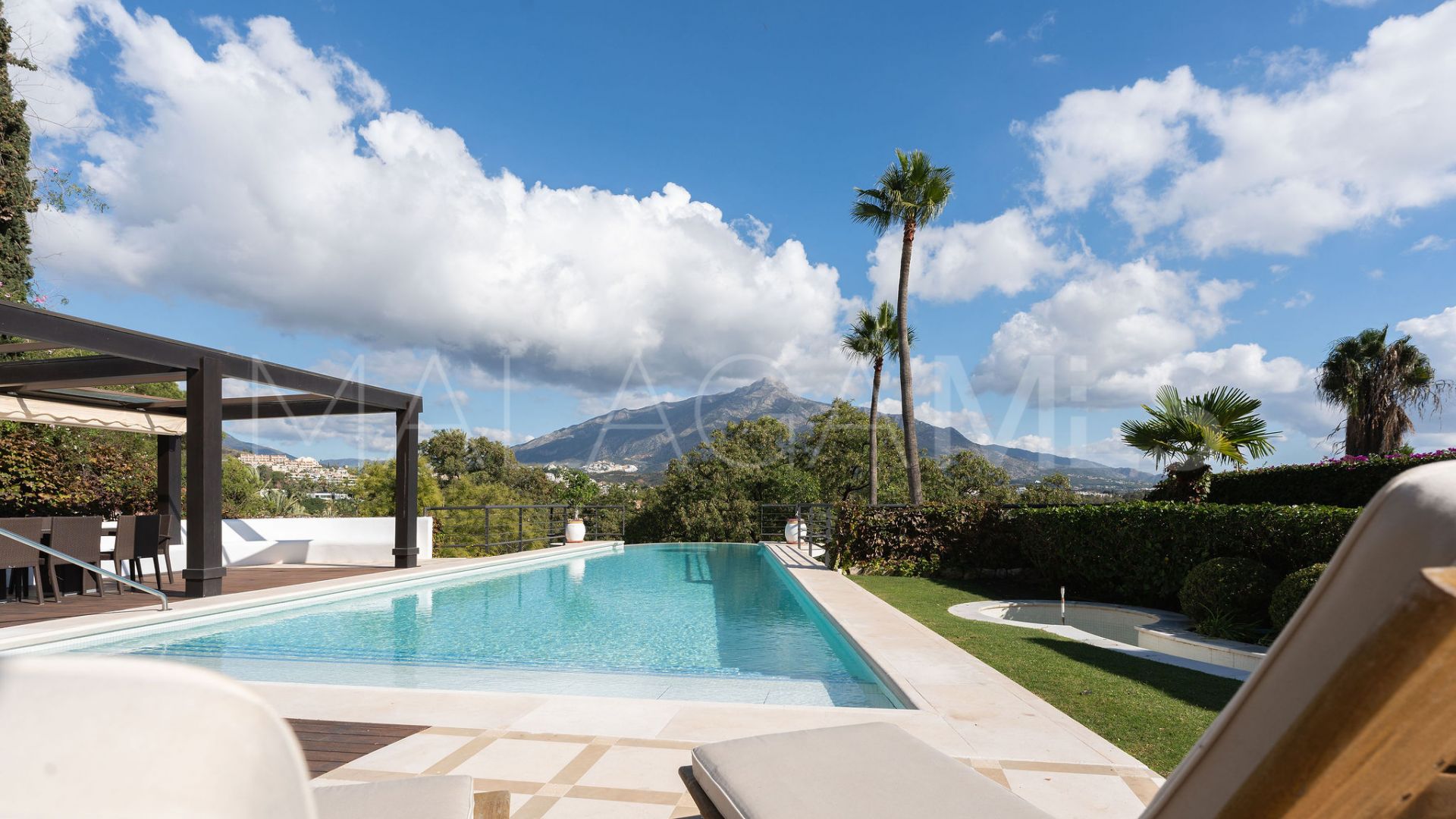 Villa for sale in Las Brisas