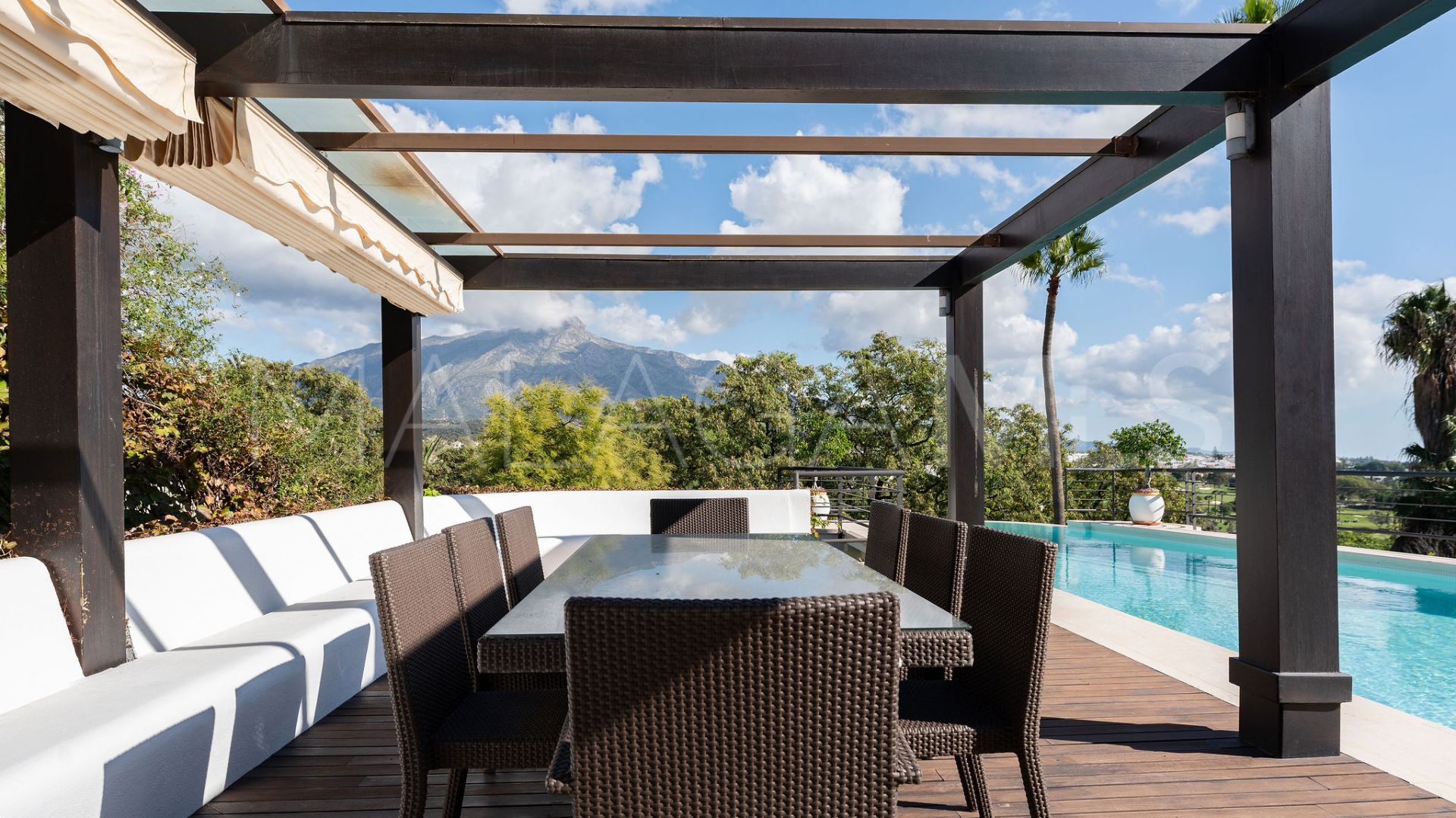 Villa for sale in Las Brisas