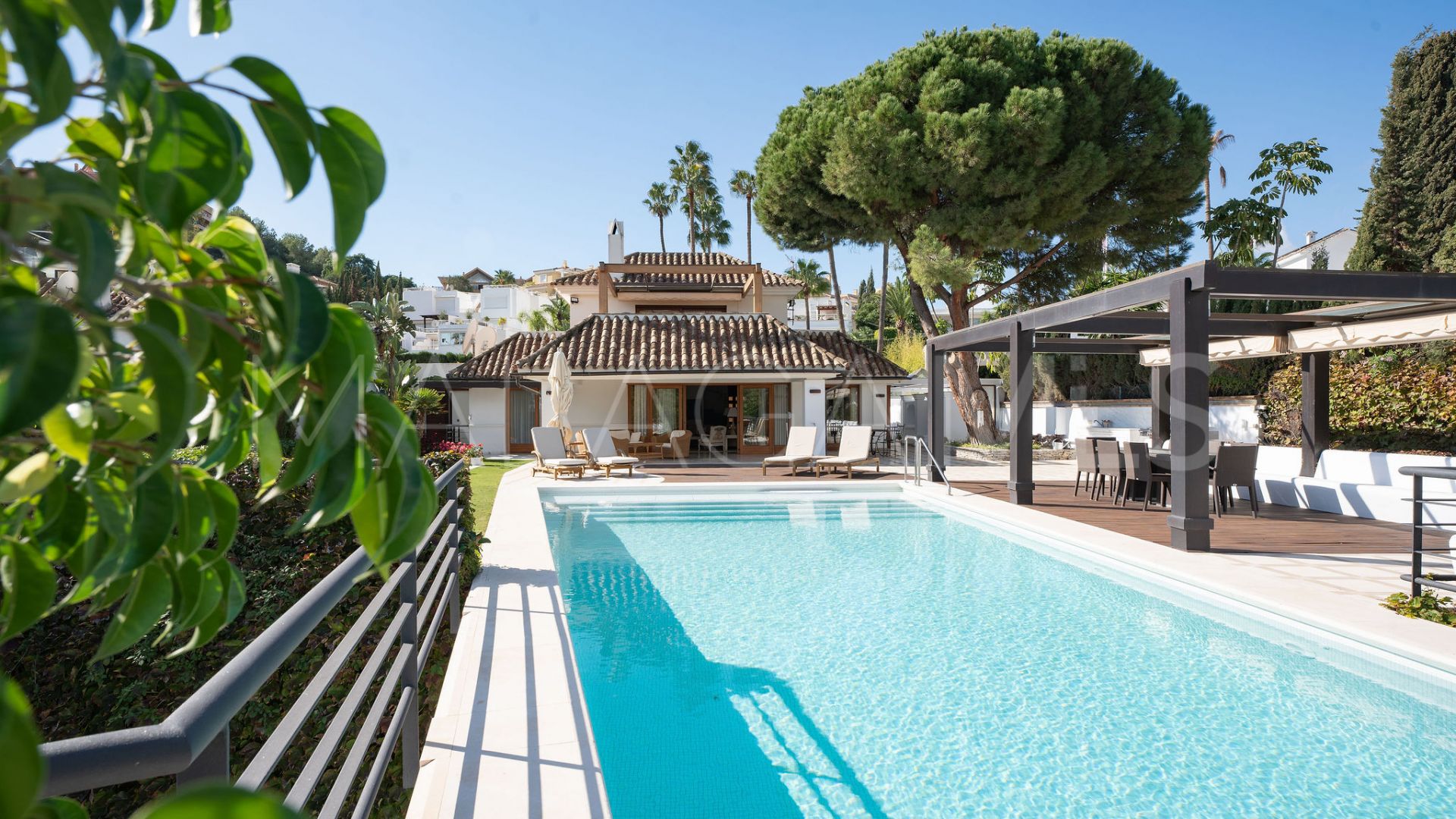 Villa for sale in Las Brisas