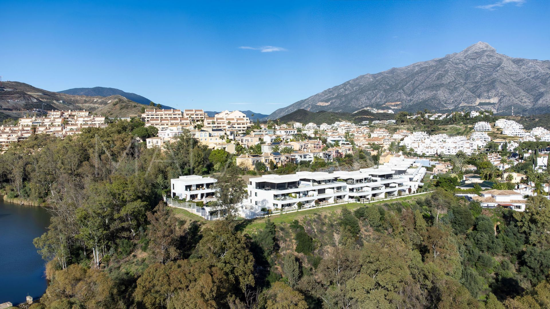 For sale apartment in Azahar de Marbella