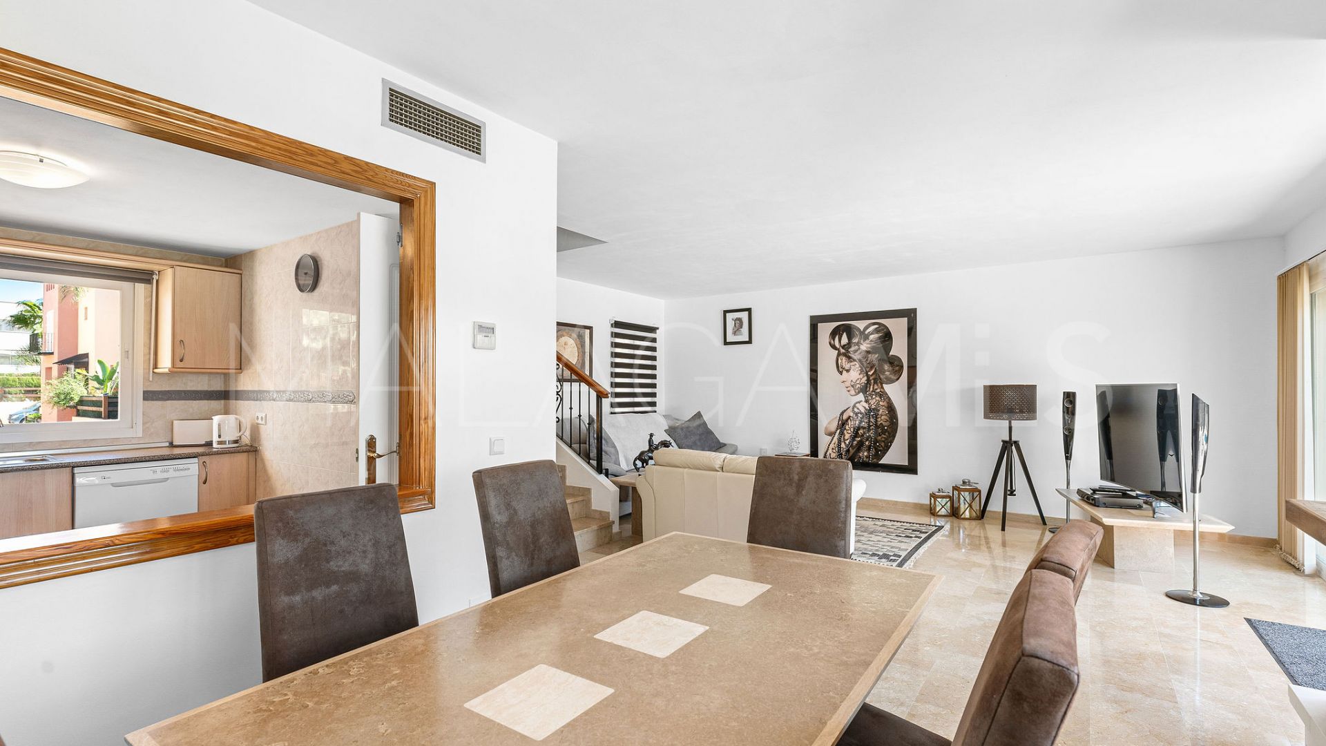 Adosado a la venta with 3 bedrooms in Condes de Iza