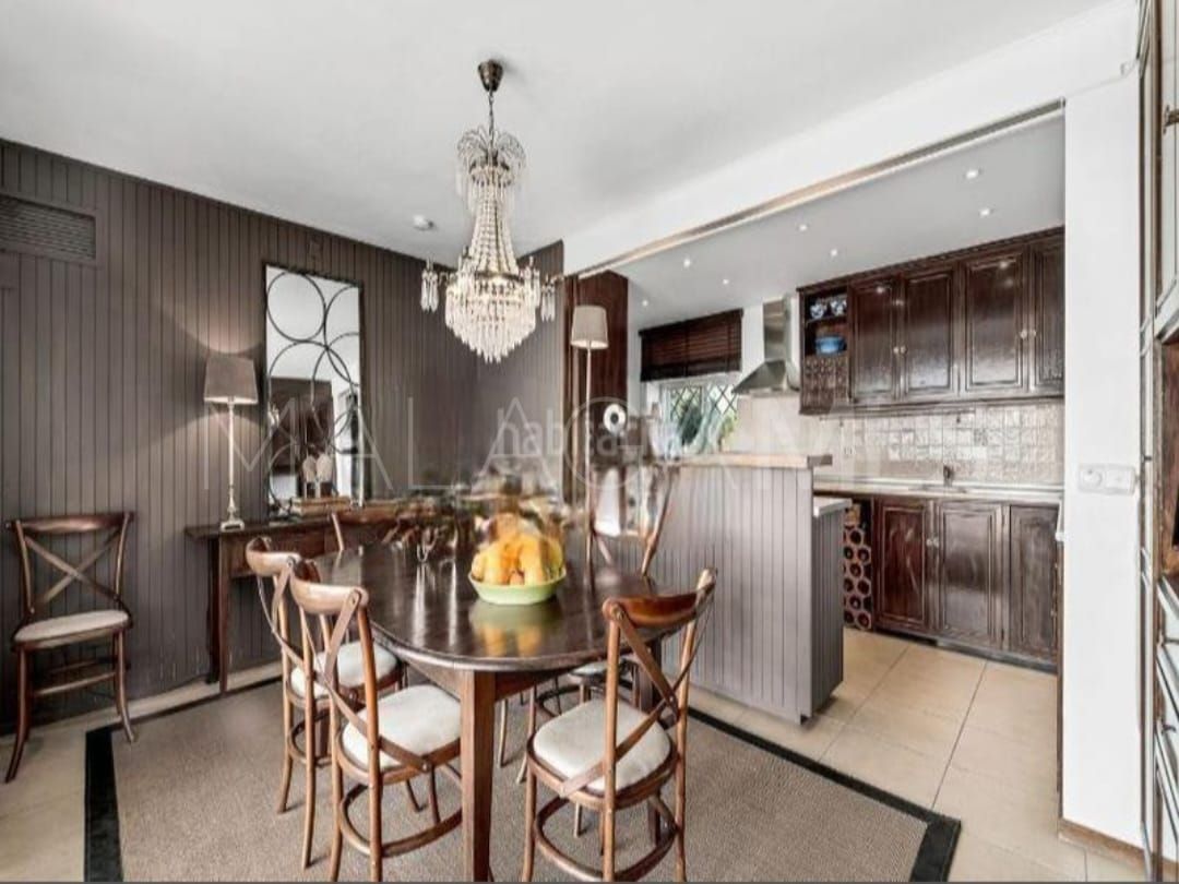 Villa for sale in Nueva Andalucia