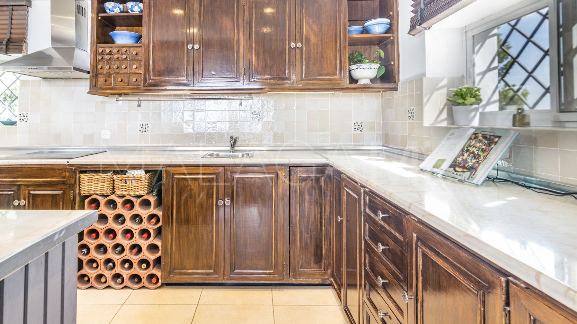 Villa a la venta with 4 bedrooms in Nueva Andalucia