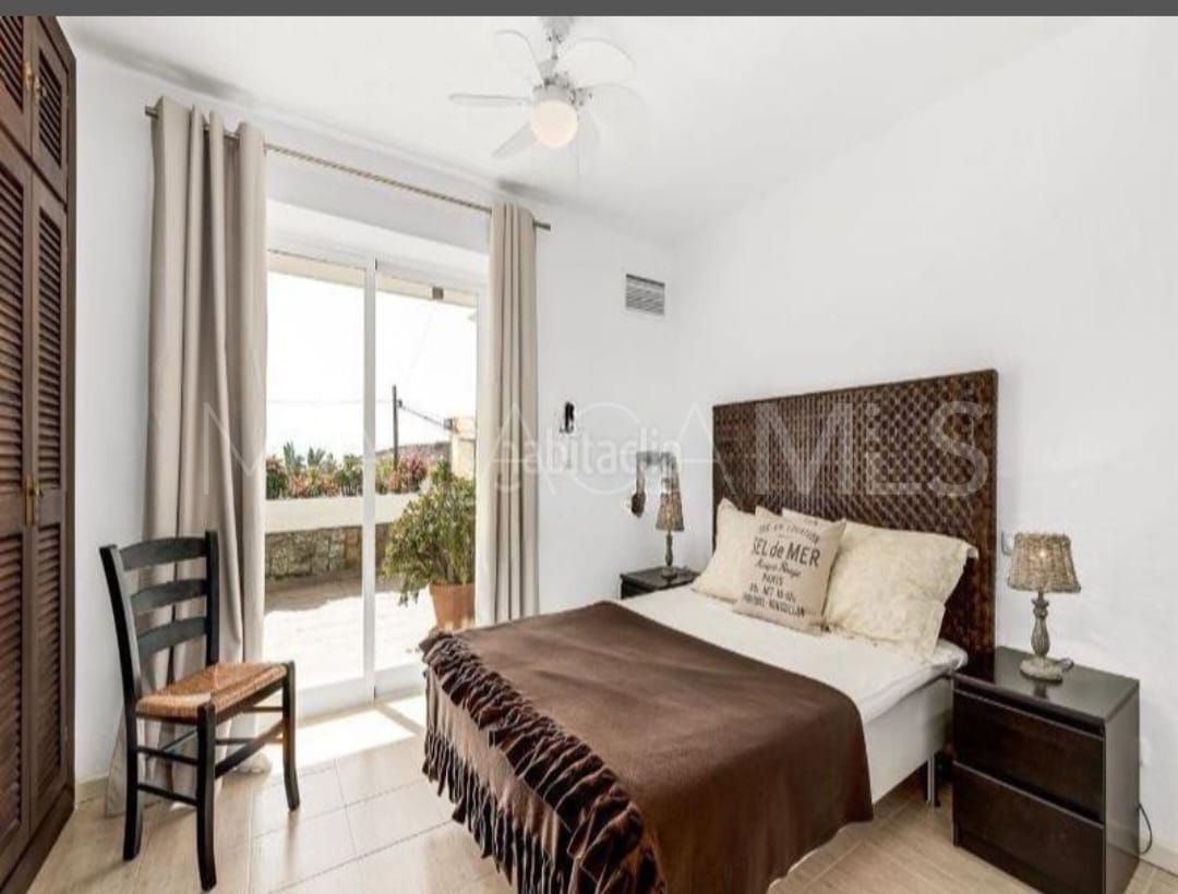 Villa for sale in Nueva Andalucia