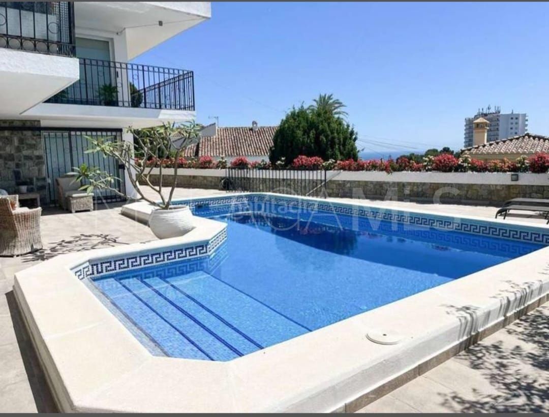 Villa for sale in Nueva Andalucia