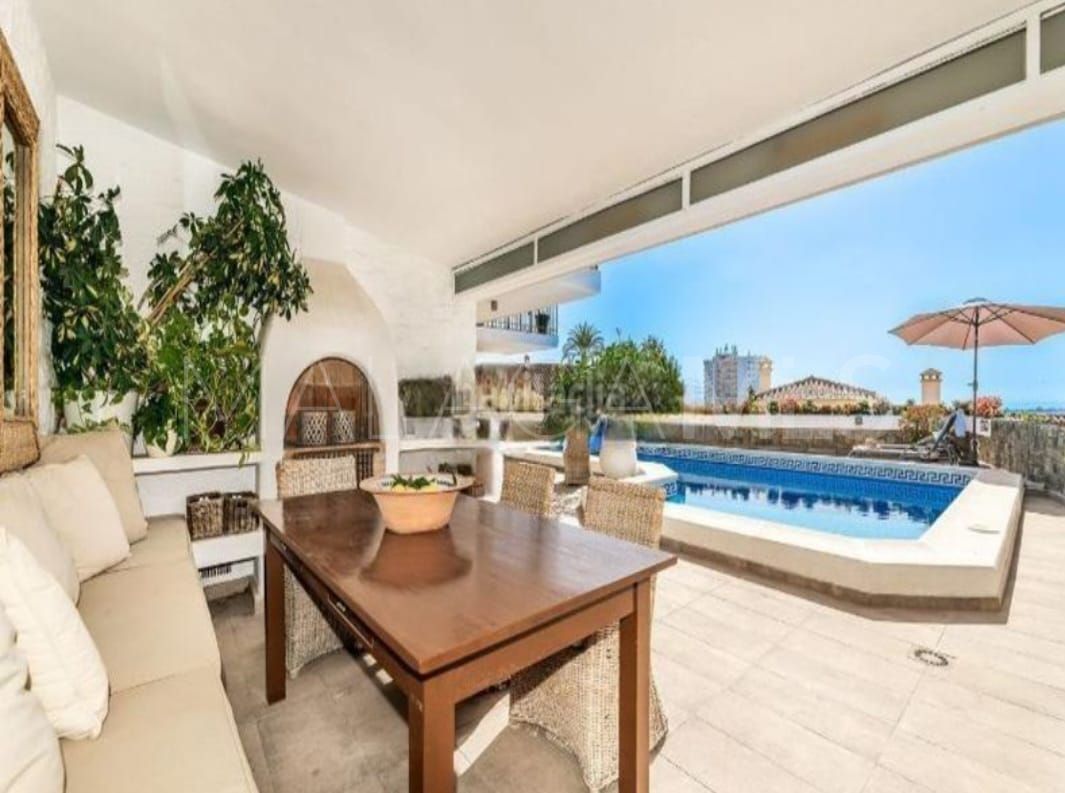 Villa for sale in Nueva Andalucia