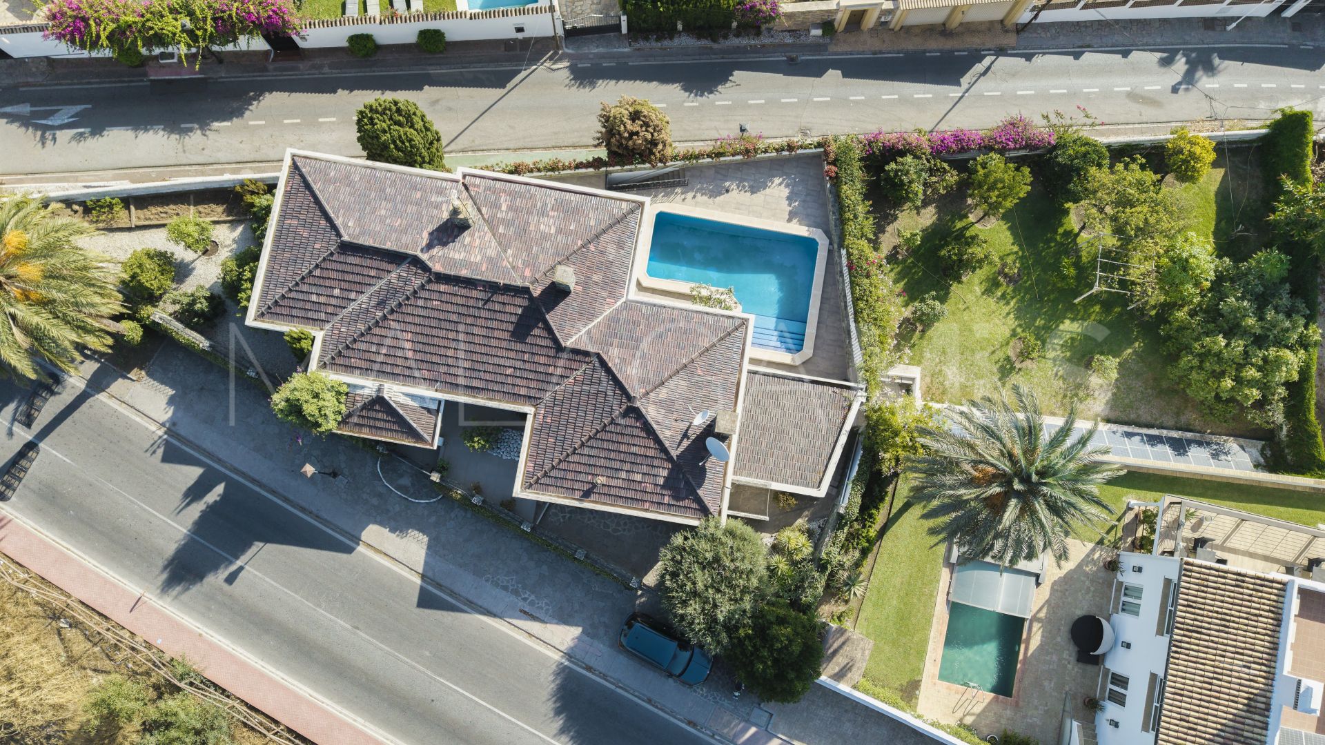 Villa for sale in Nueva Andalucia