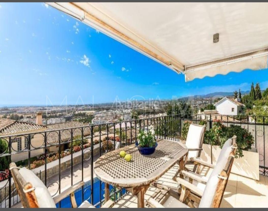 Villa for sale in Nueva Andalucia