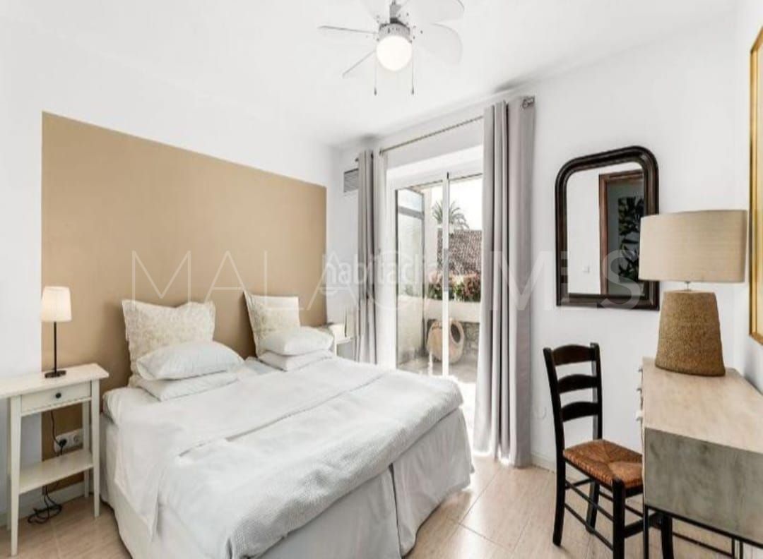 Villa for sale in Nueva Andalucia