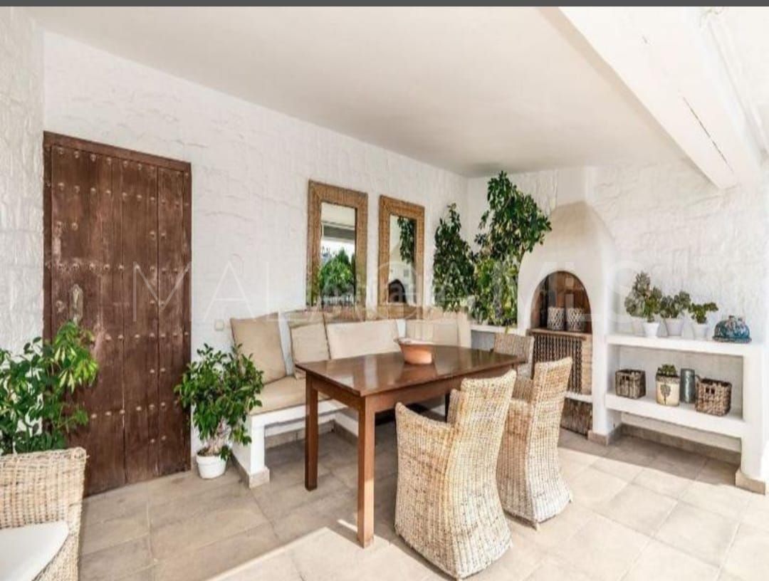 Villa for sale in Nueva Andalucia