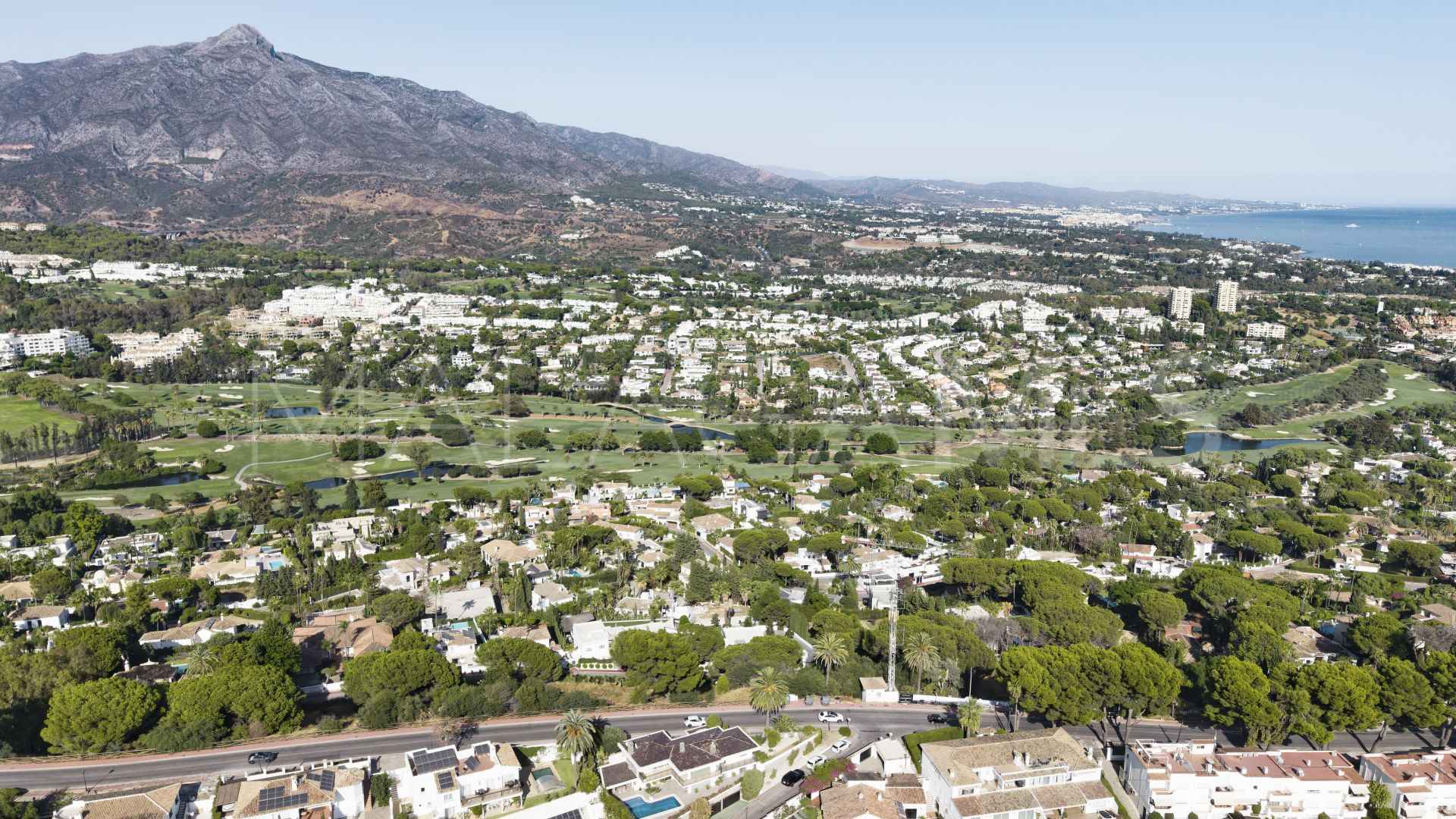 Villa for sale in Nueva Andalucia