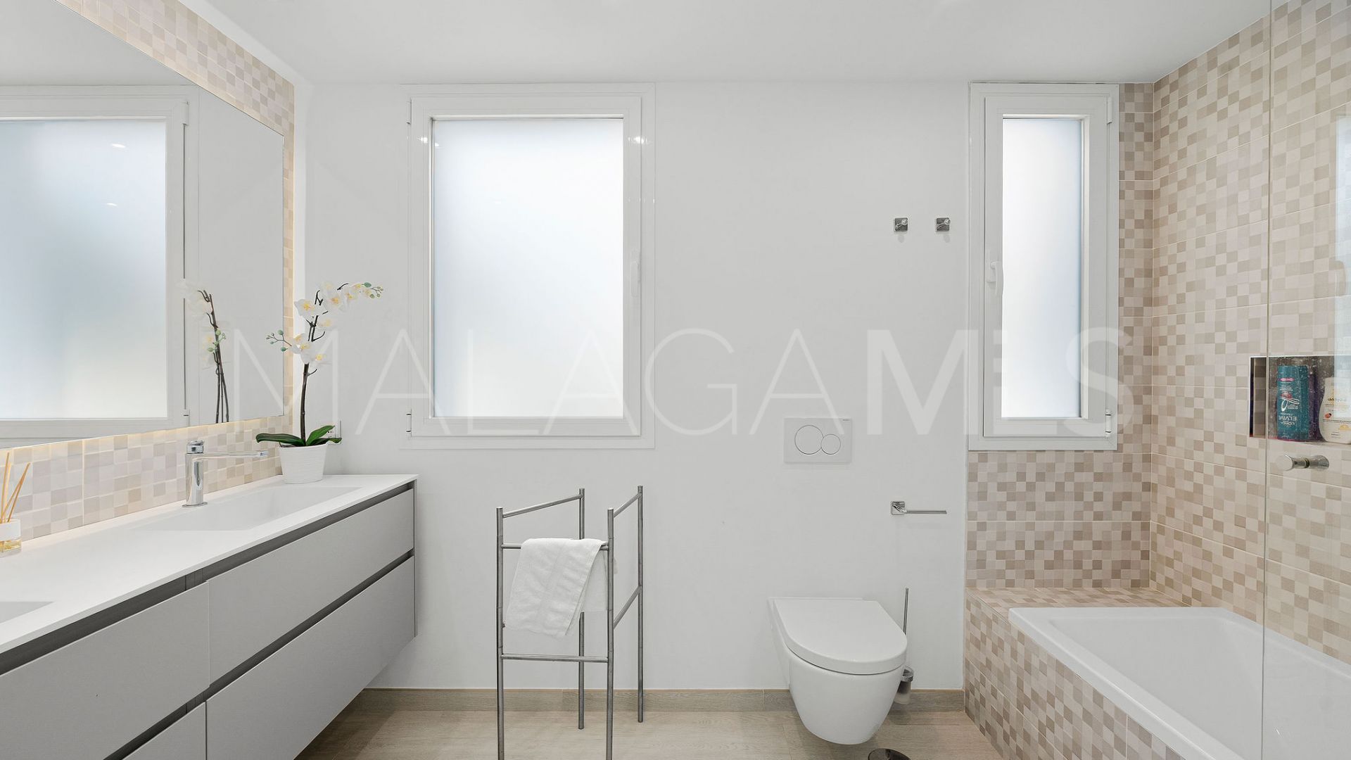 5 bedrooms villa for sale in Los Naranjos