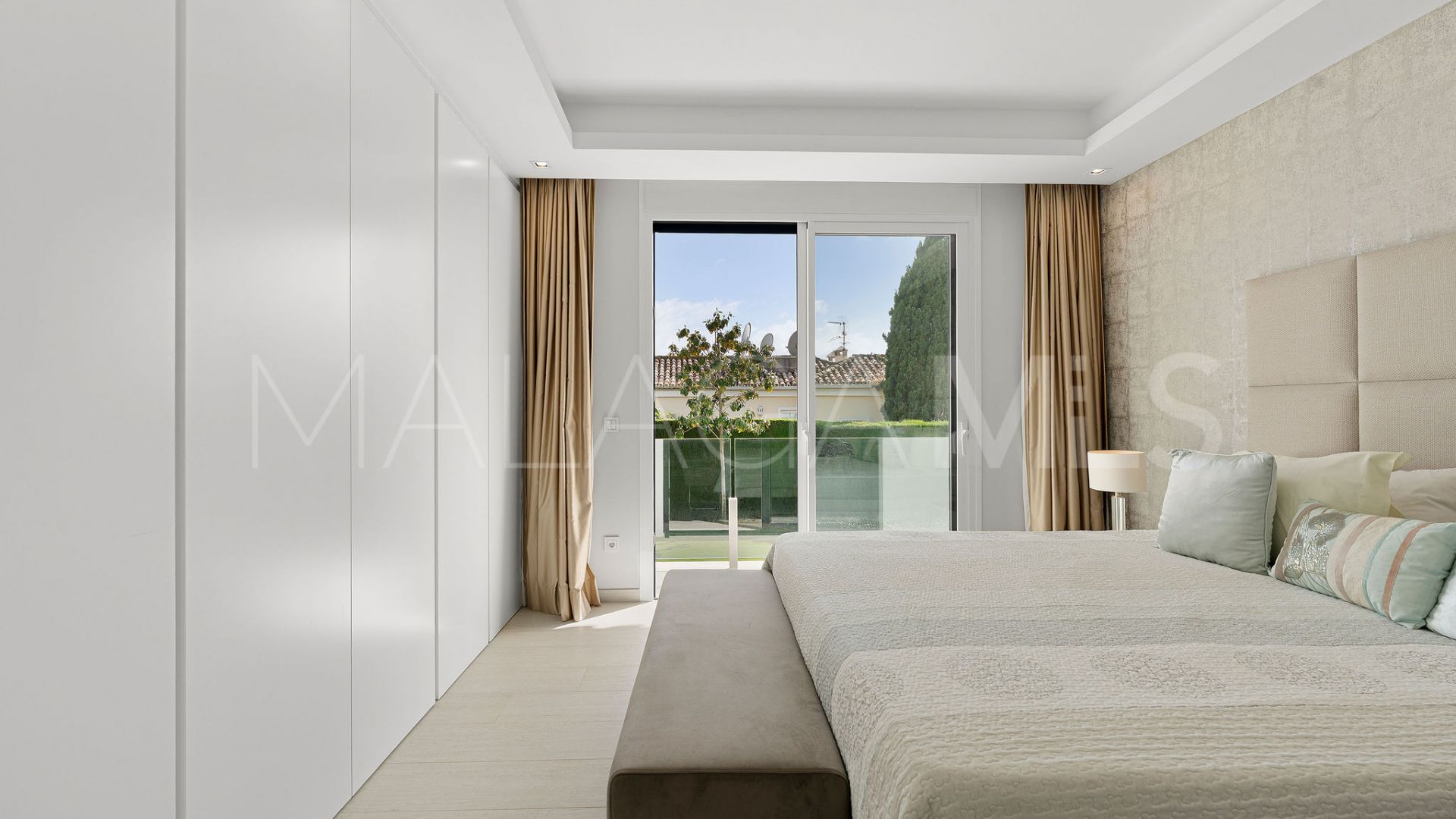 5 bedrooms villa for sale in Los Naranjos