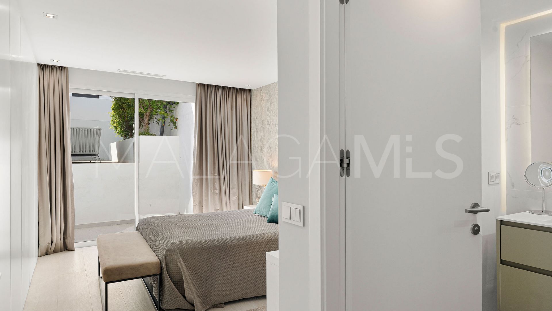 5 bedrooms villa for sale in Los Naranjos