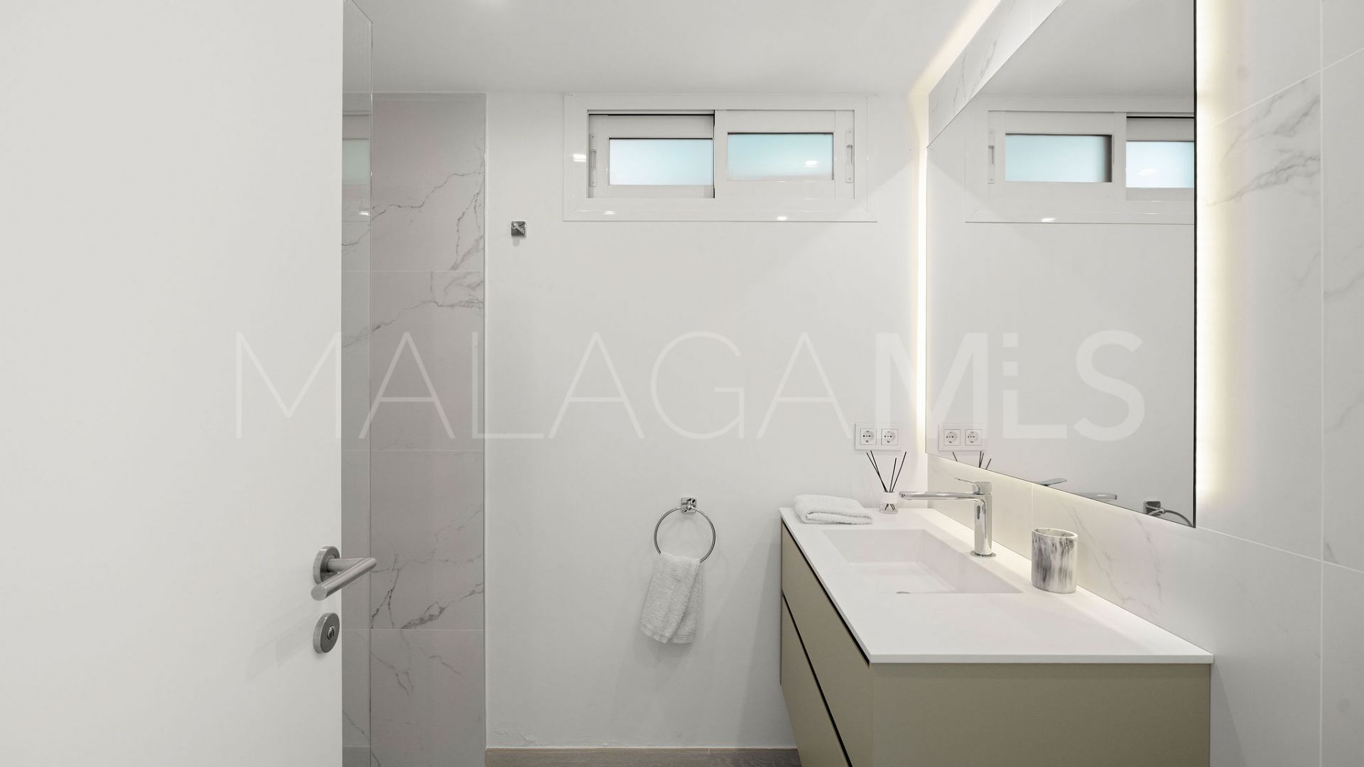 5 bedrooms villa for sale in Los Naranjos