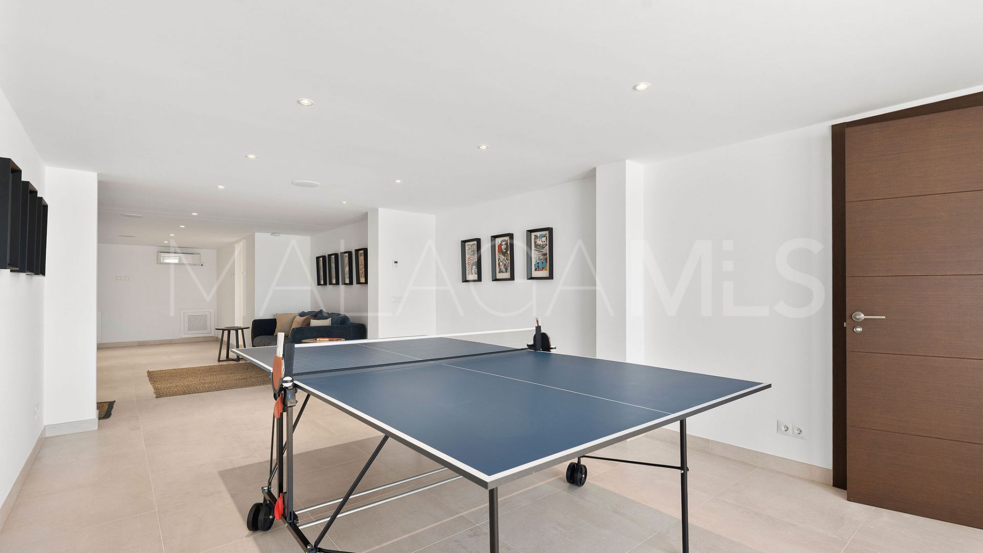 Villa for sale in Nueva Andalucia
