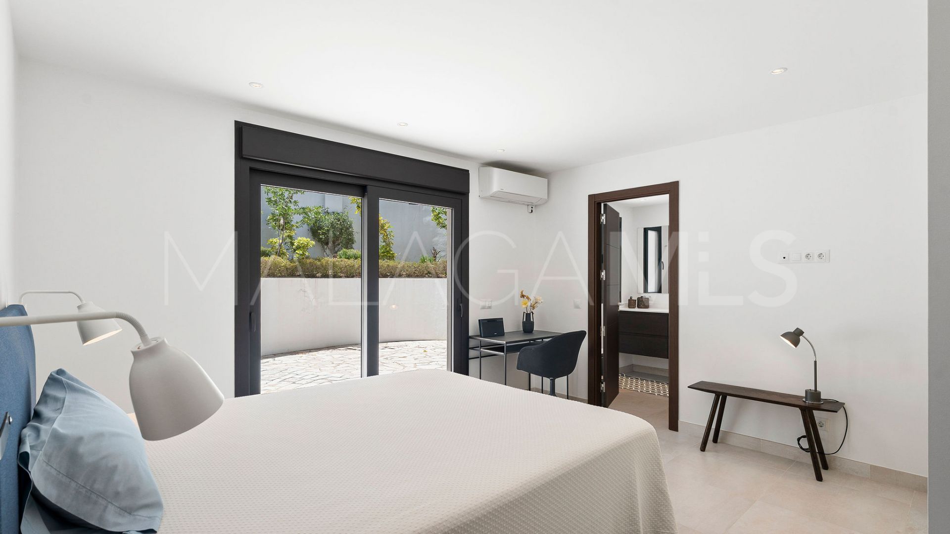 Villa for sale in Nueva Andalucia
