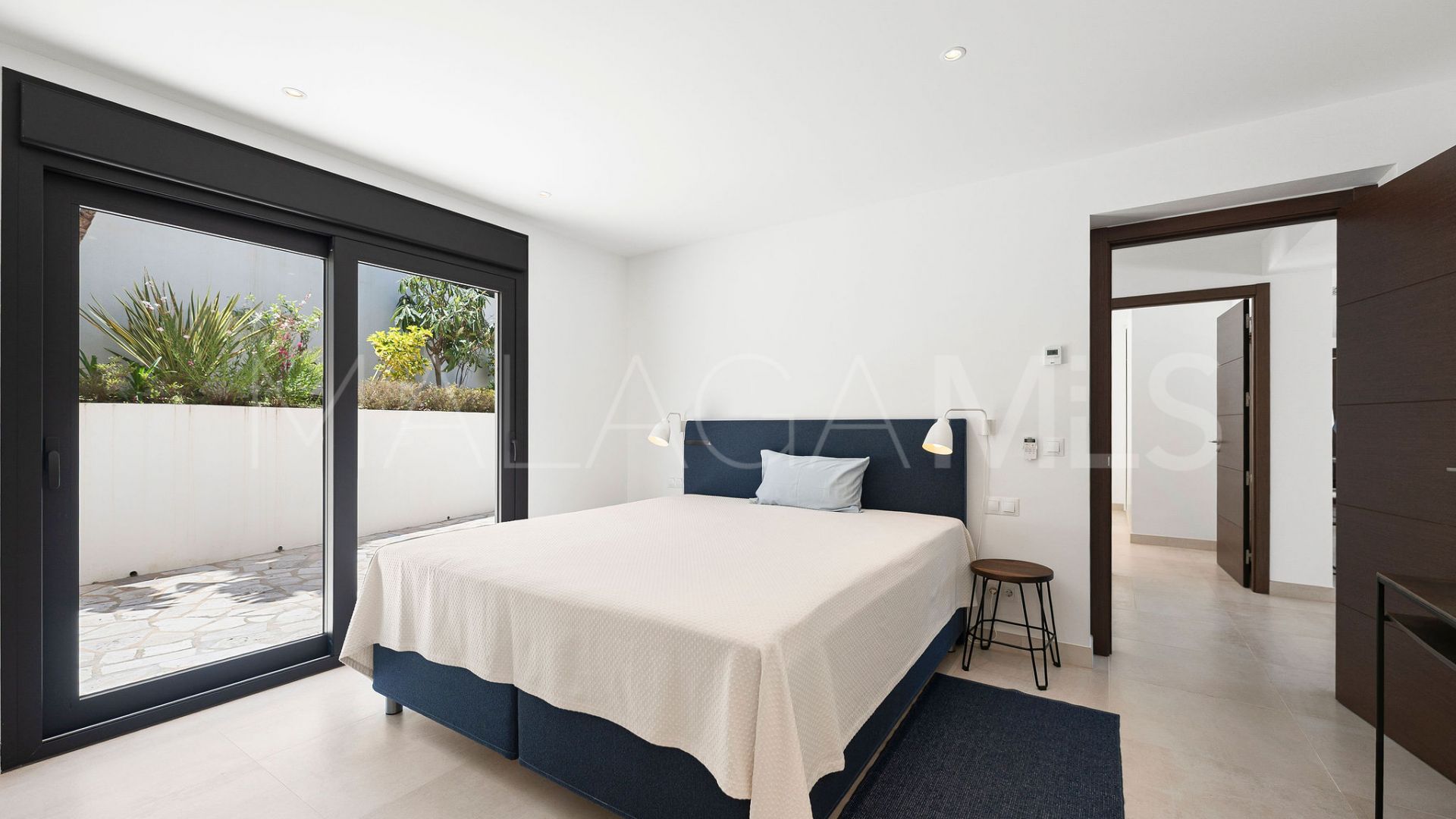 Villa for sale in Nueva Andalucia