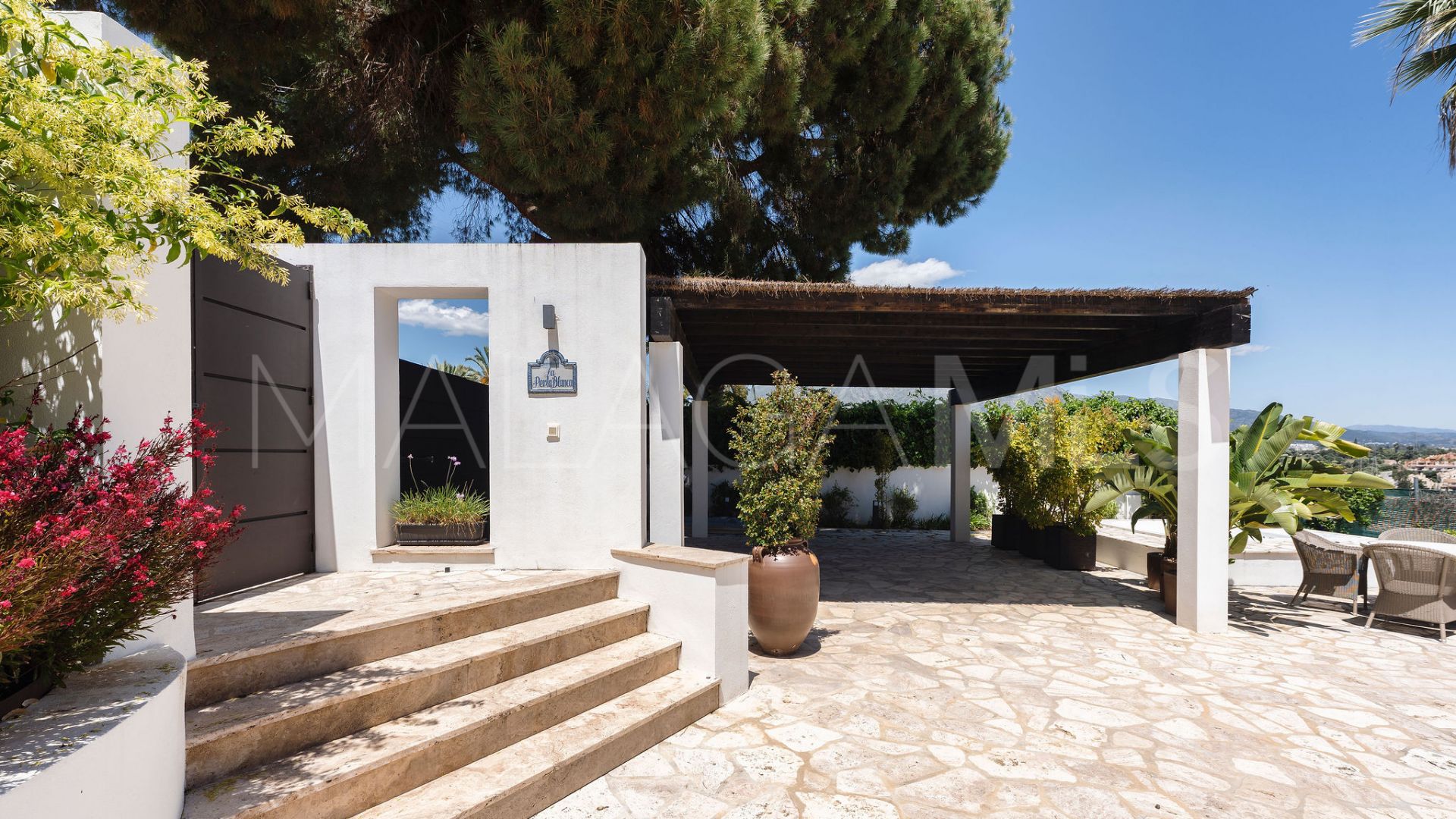 Villa for sale in Nueva Andalucia
