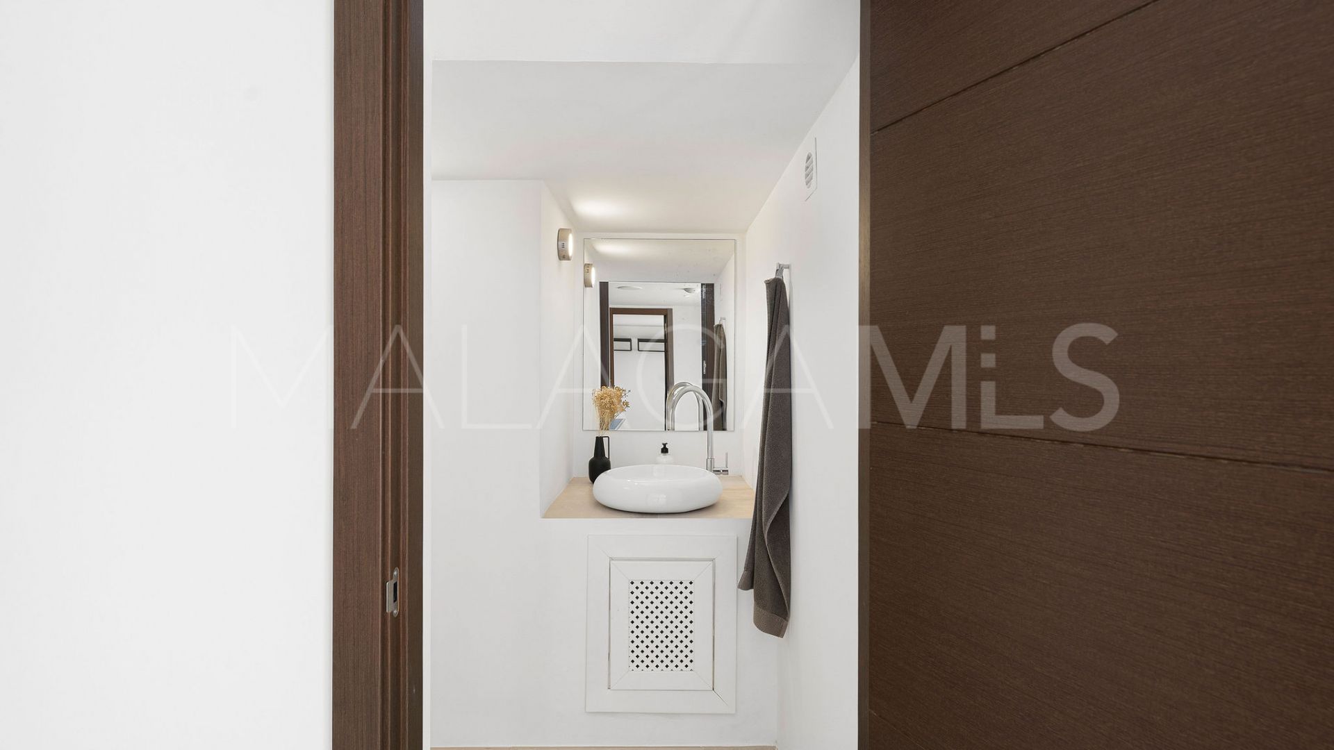 Villa for sale in Nueva Andalucia