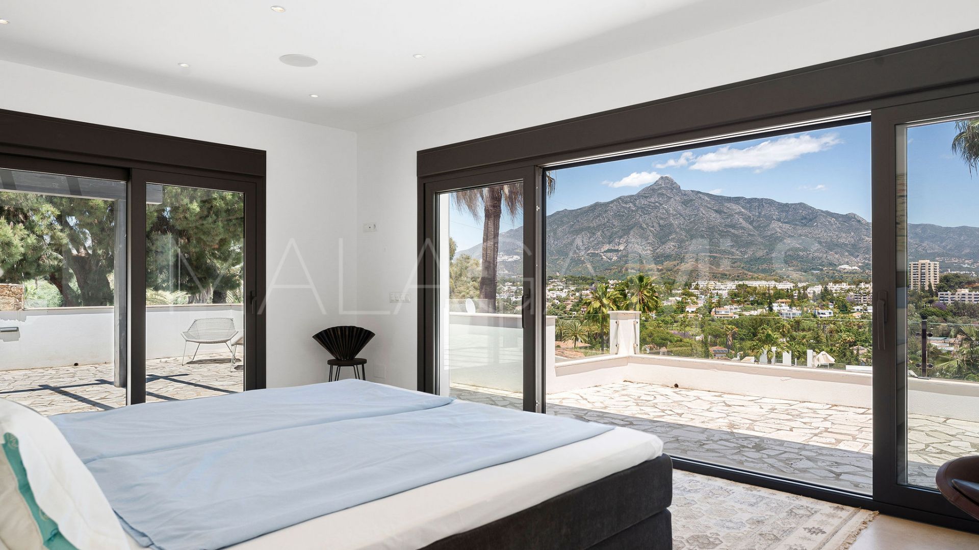 Villa for sale in Nueva Andalucia