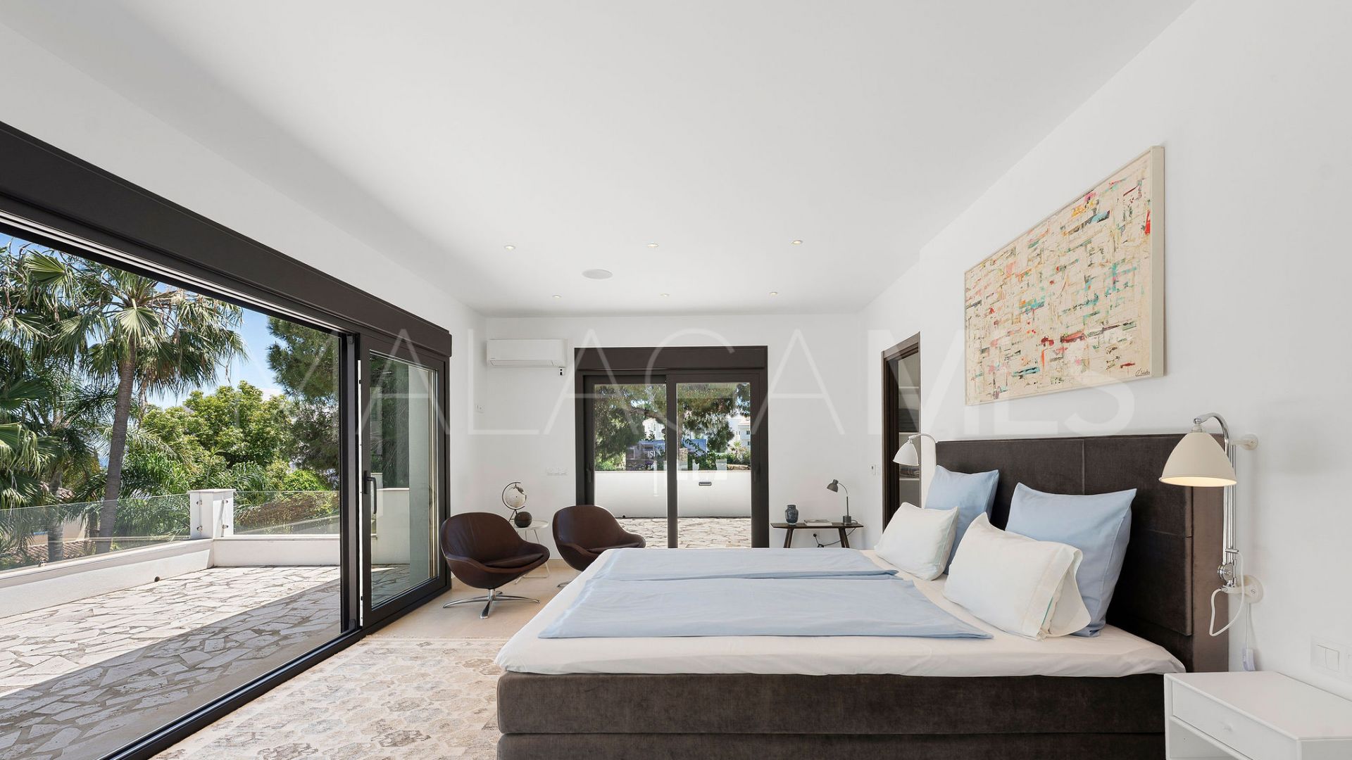 Villa for sale in Nueva Andalucia