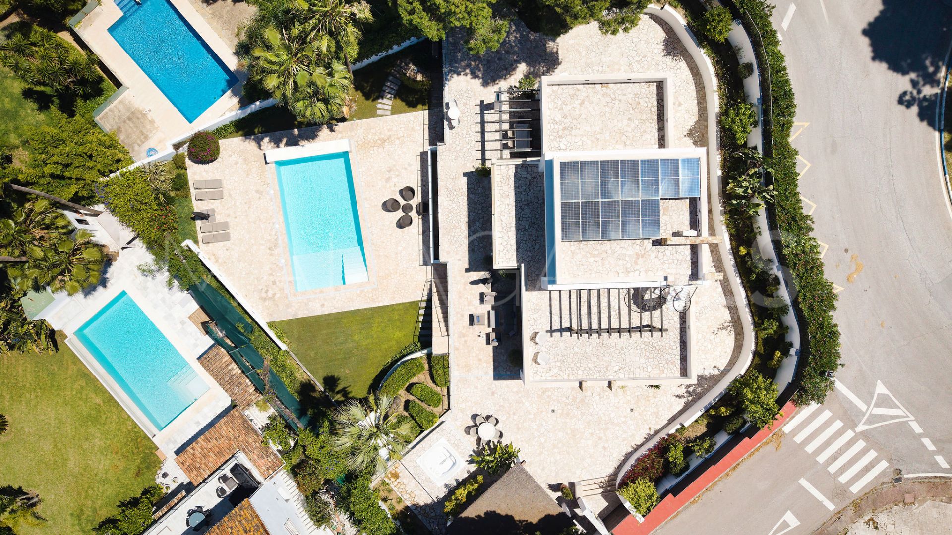 Villa for sale in Nueva Andalucia