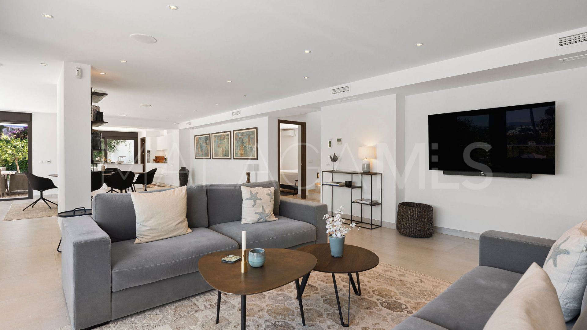 Villa for sale in Nueva Andalucia