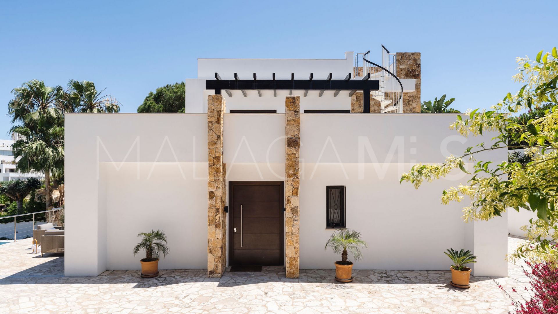 Villa for sale in Nueva Andalucia