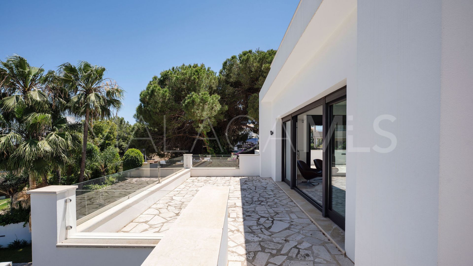Villa for sale in Nueva Andalucia